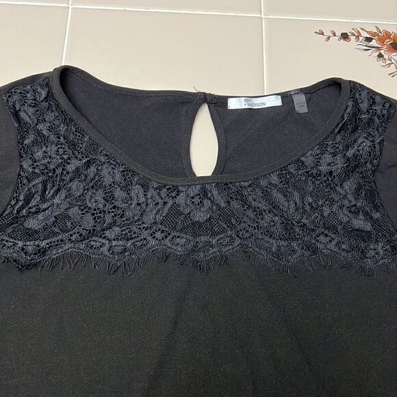 89th + Madison Blouse Size Large - Picture 2 of 7